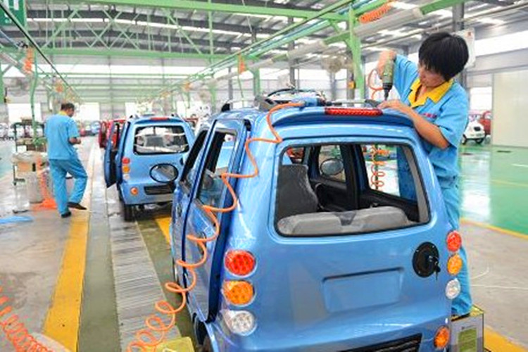 car assembly line خط تجميع السيارات