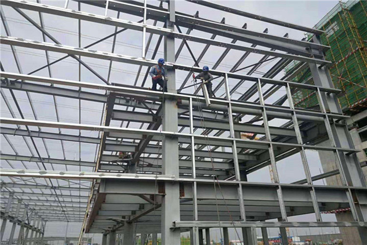 steel frame installation تثبيت الإطار الصلب