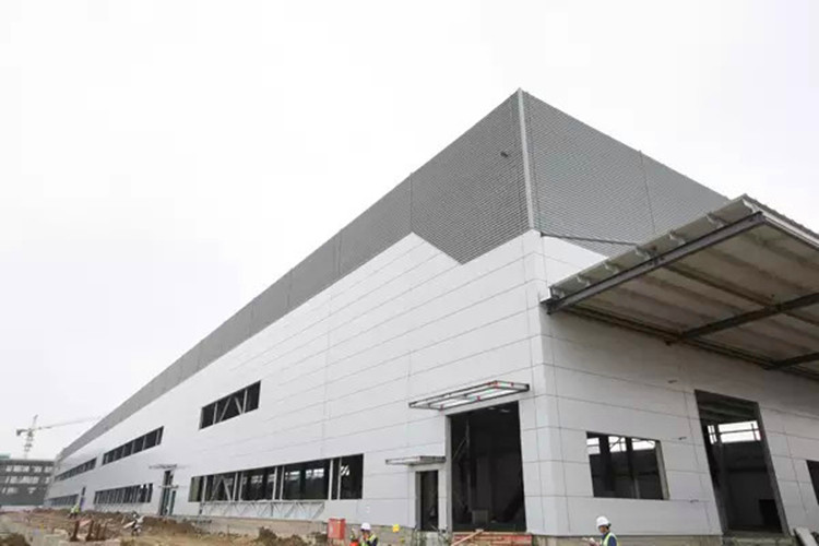 industrial workshop ورشة عمل صناعية