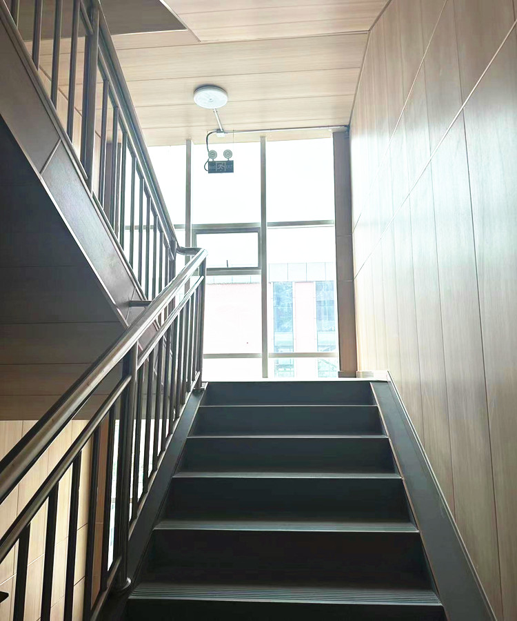 stair and wall درج وجدار