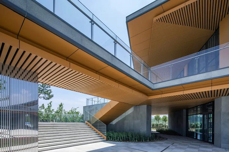 درابزين الزجاج