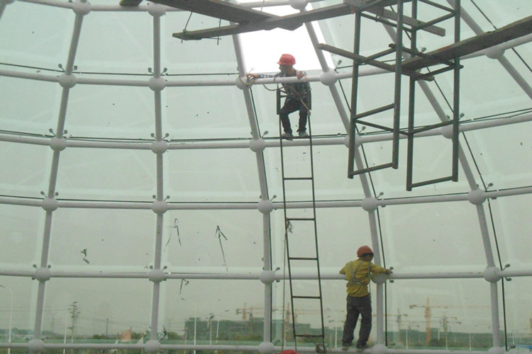 جدار ستارة زجاجية منحنية