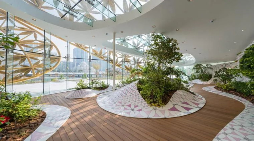 قاعة زجاجية