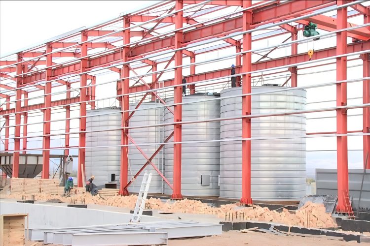 تصنيع الفولاذ الإنشائي لبناء مباني المصانع