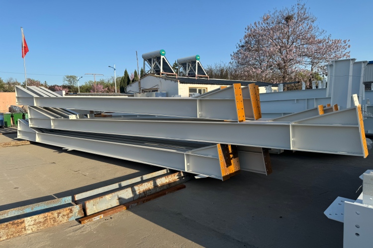 تصنيع الفولاذ الإنشائي لبناء مباني المصانع