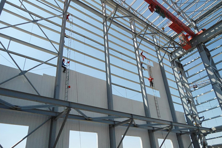 ورشة عمل فولاذية خفيفة