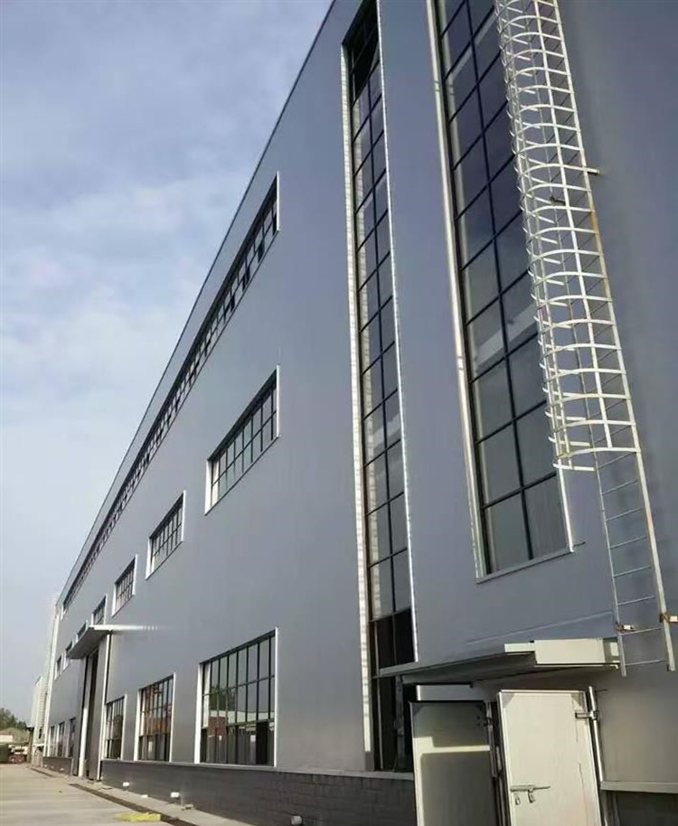 ورشة عمل الصلب 