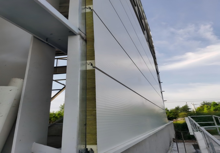 لوحة الحائط العمودية