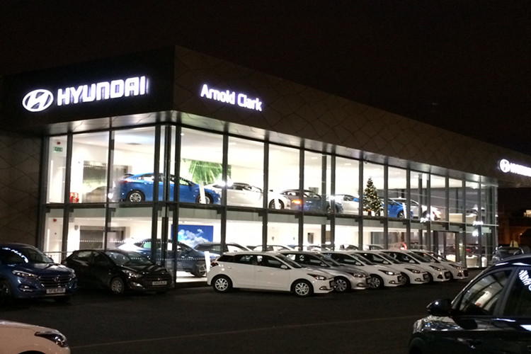 قاعة معرض السيارات