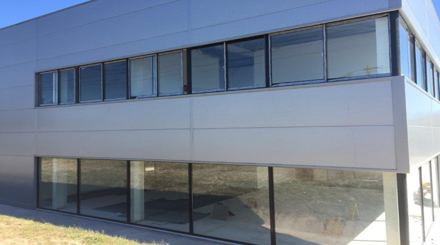 نافذة الألومنيوم