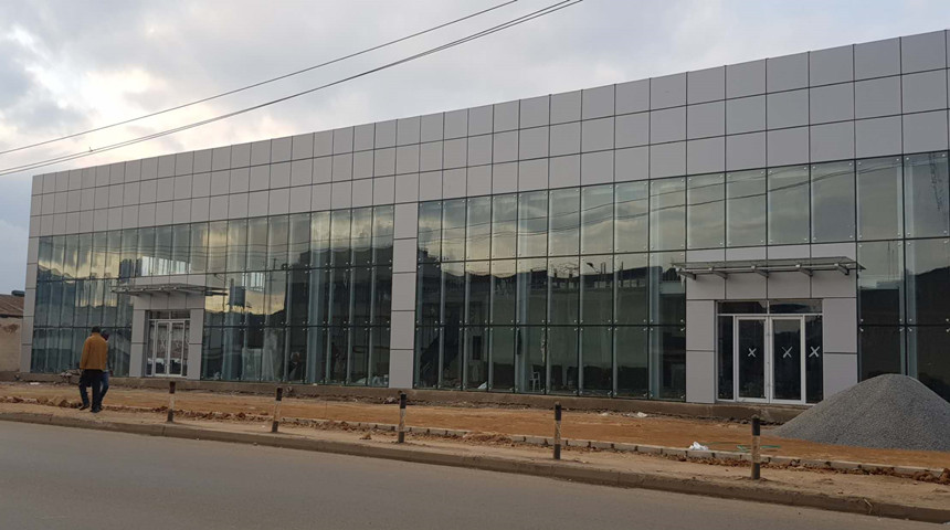 معرض سيارات