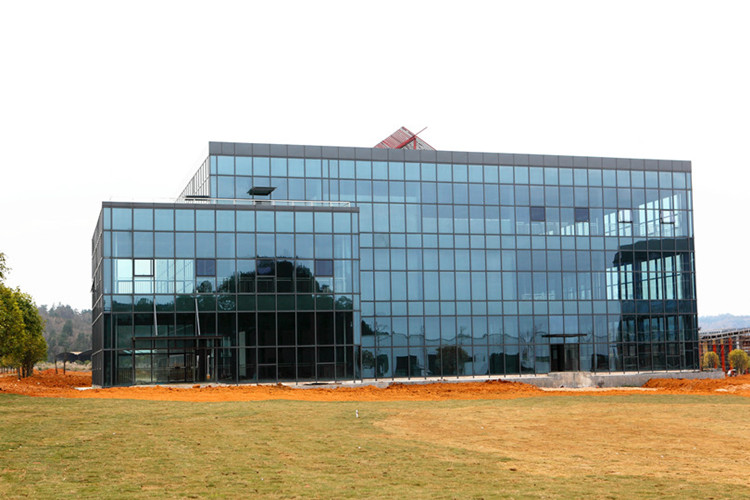 بناء الفولاذ مع ستارة زجاجية